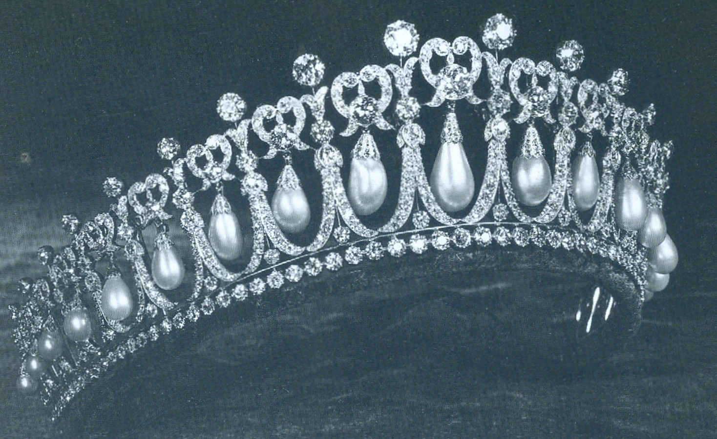 CAMBRIDGE LOVER’S KNOT TIARA