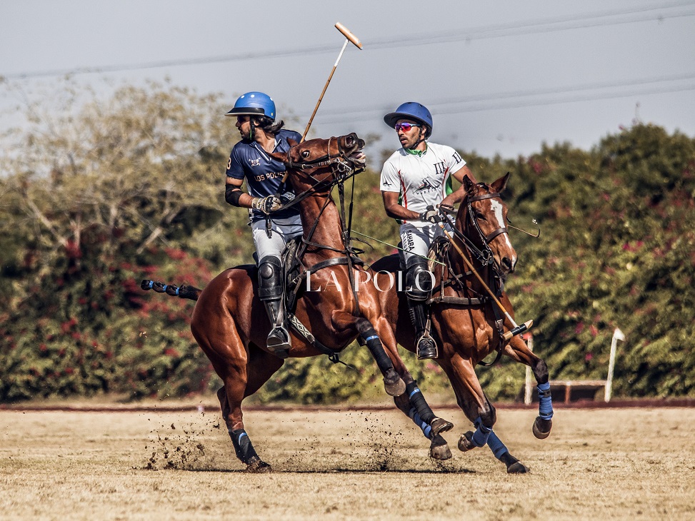 M1polo-horseplaying-polo-shorts_polo-match