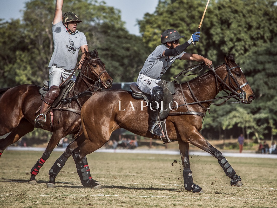 M1polo-horseplaying-polo-shorts_polo-match