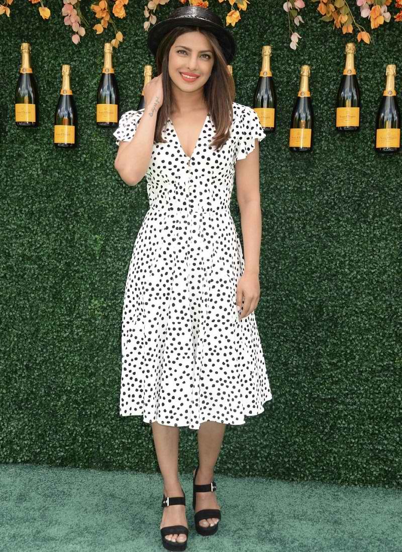 What To Wear To A Polo Match,Polo matches Meghan Markle, Priyanka Chopra, Kareena Kapoor, Kate Middleton, Natalie Dormer,Veuve Clicquot Polo Classic, Delfina Figueras,the heels, flat sandals,The Fascinators